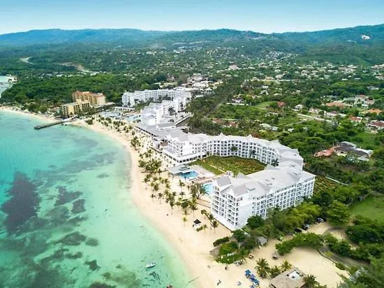 J Ochi Apartamento 4*